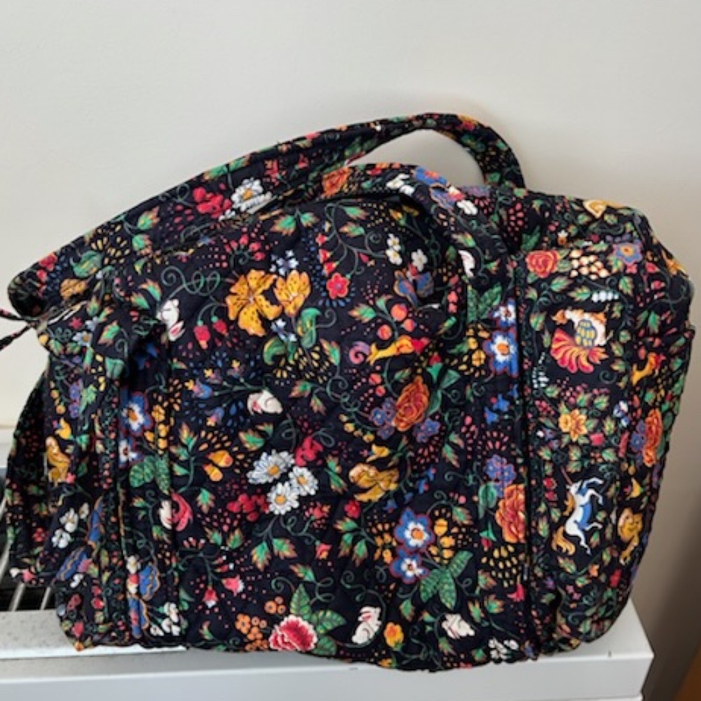 Vera Bradley "Tavern on the Green" shoulder bag  (EUC)